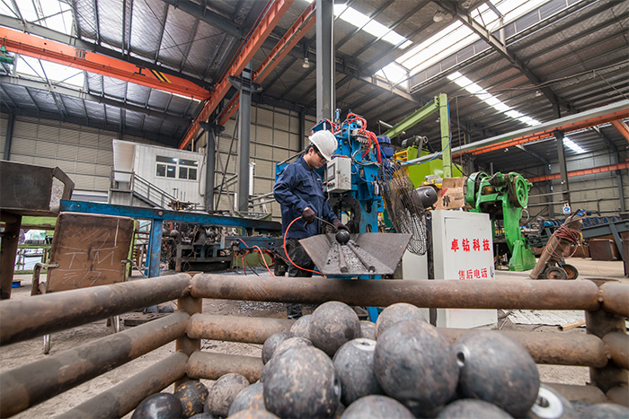 江蘇網(wǎng)架配件-螺栓球加工車間